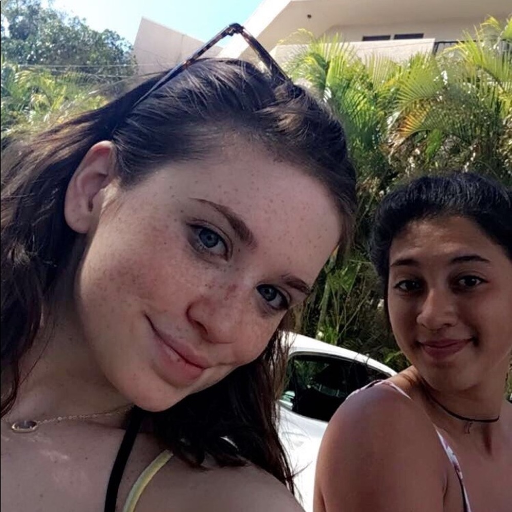 Meet your Posher, Chloe